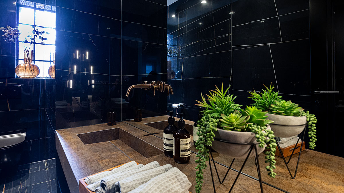 Modern Dubai bathroom with premium finish for rental property preparation